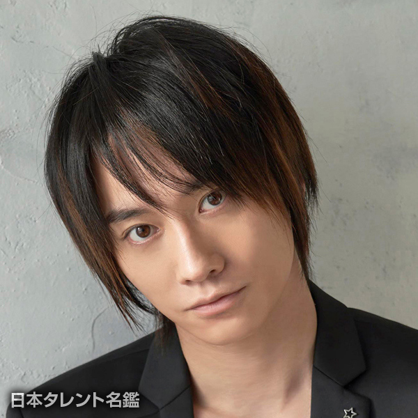 良知　真次