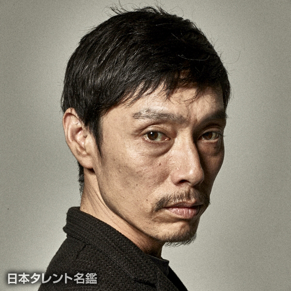 希志真　ロイ