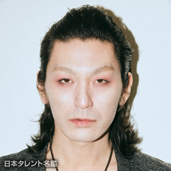 志磨　遼平