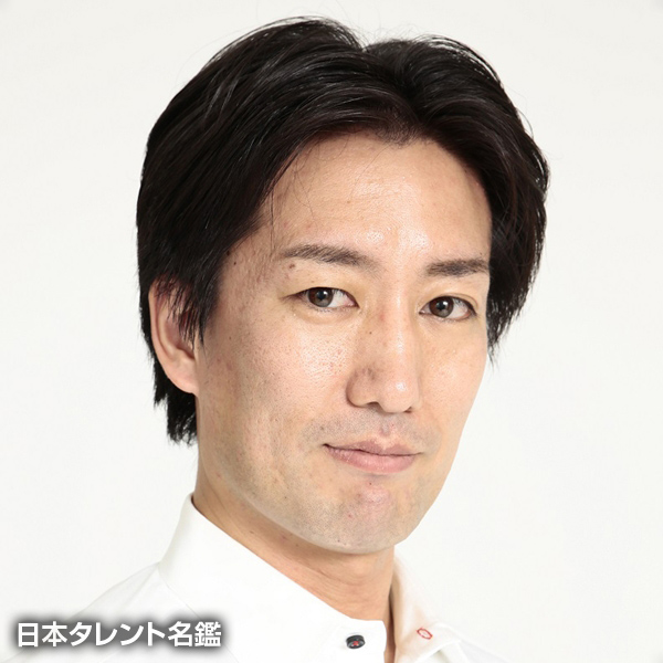 安達　俊信