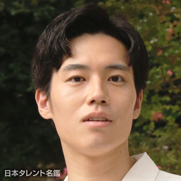 新山　航希