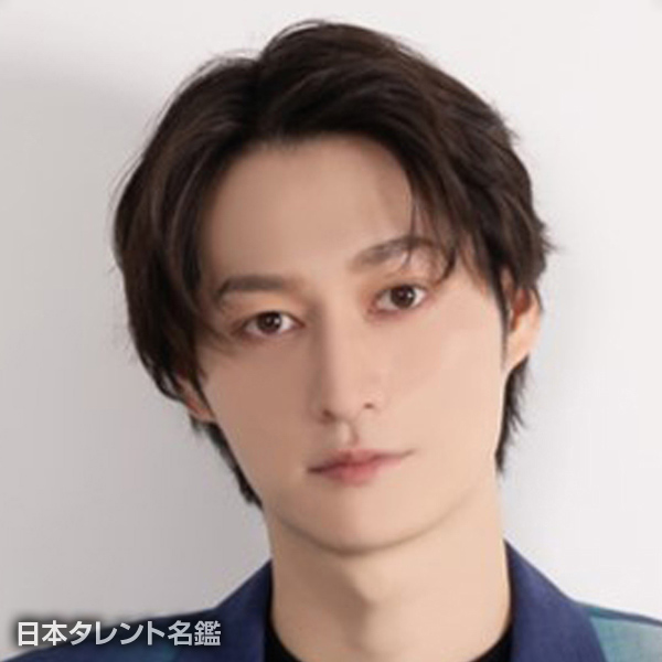 上山　航平