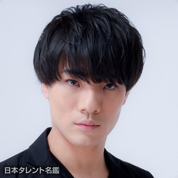 新倉　健太