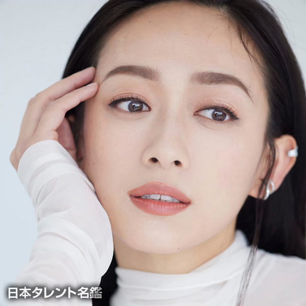 李　梨衣名