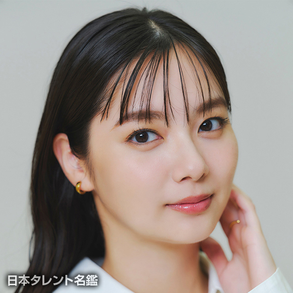 新川　優愛