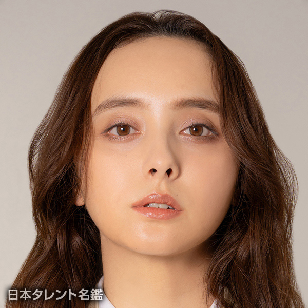石田　ニコル