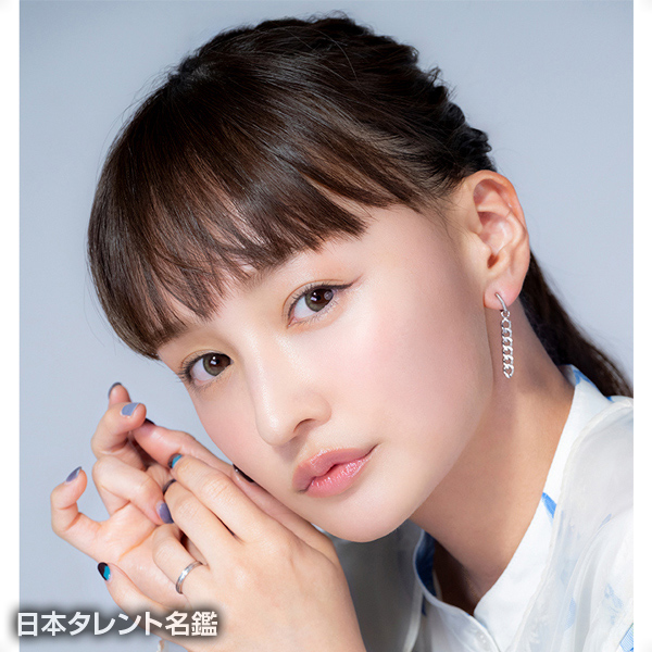 わたなべ　麻衣