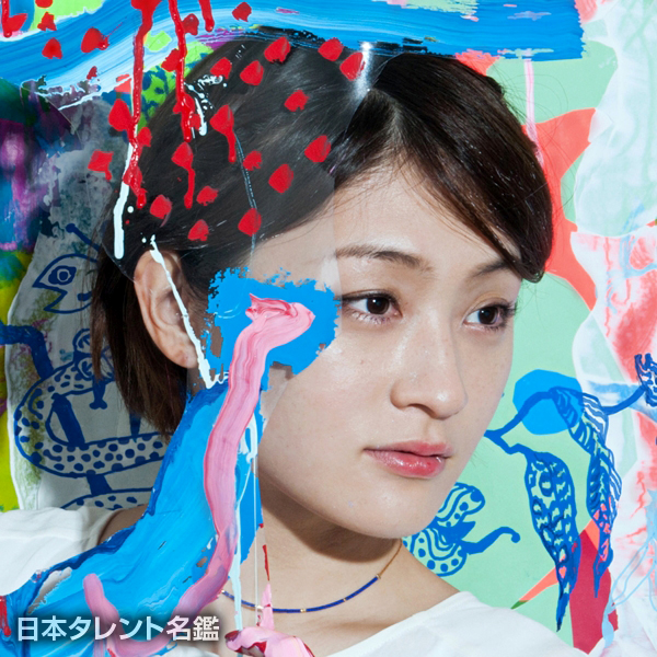 コムアイ