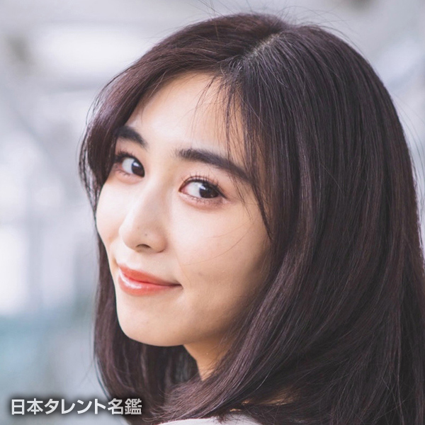 秋里　由佳