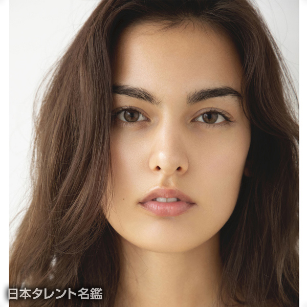 与田　エミリ