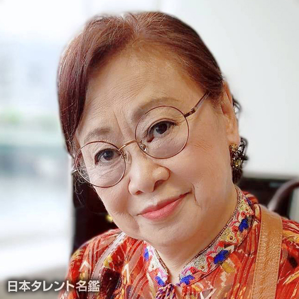 井出　知香恵