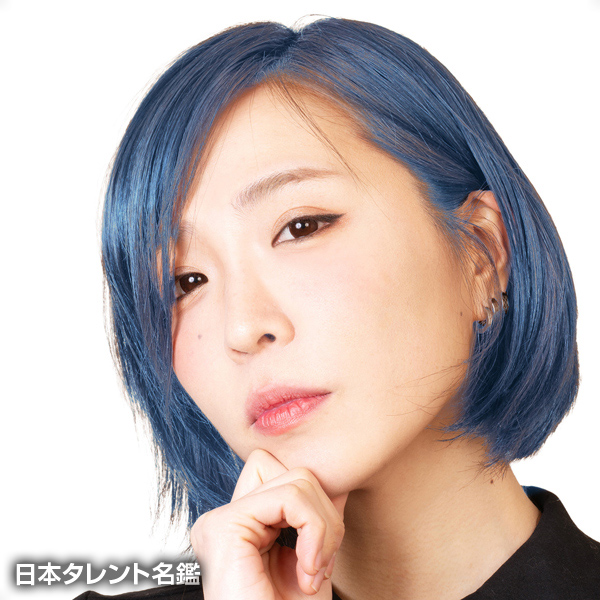 角　由紀子