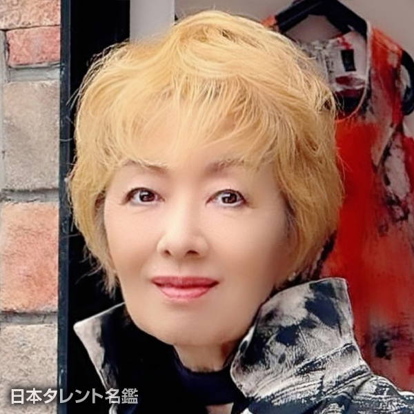 真梨邑　ケイ